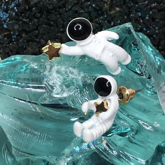 Astronaut Earrings - Picture 3 of 8